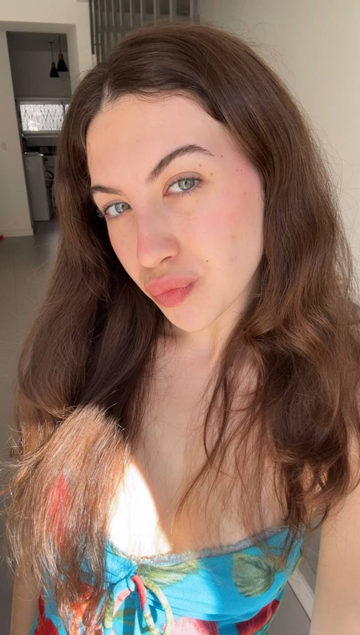 Nude girl Amber in Mumbai