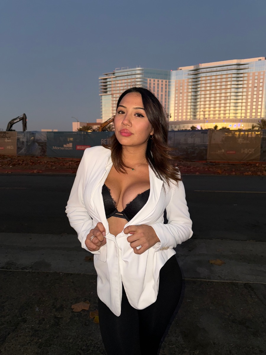 Take a pause and enjoy Ali Cruz — streaming from Mumbai