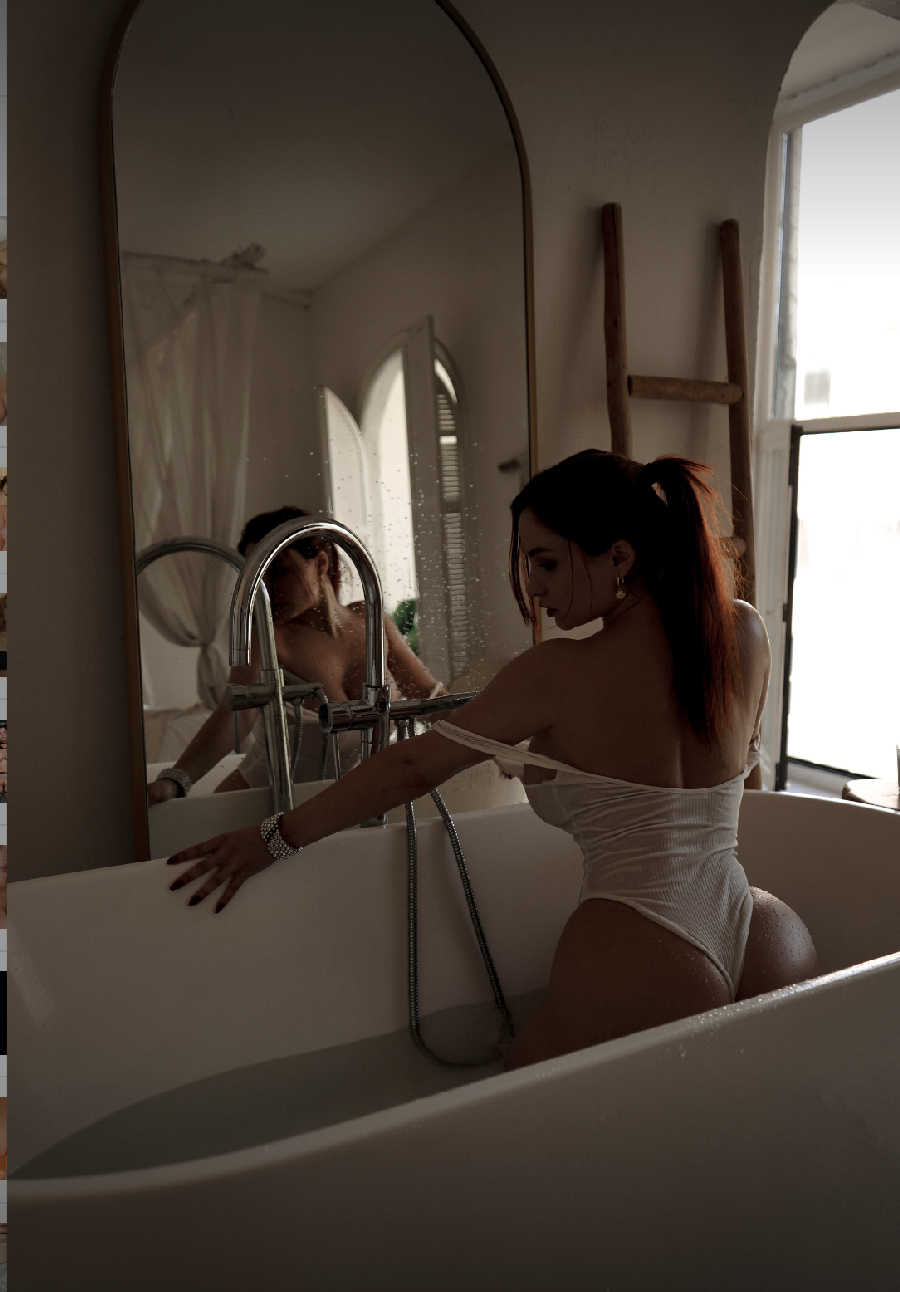 A playful frame from Miranda Faith nude — online in Mumbai