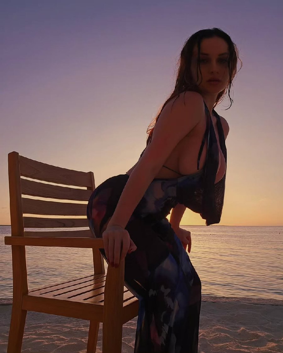 Sexy girl Miranda Faith nude in Mumbai