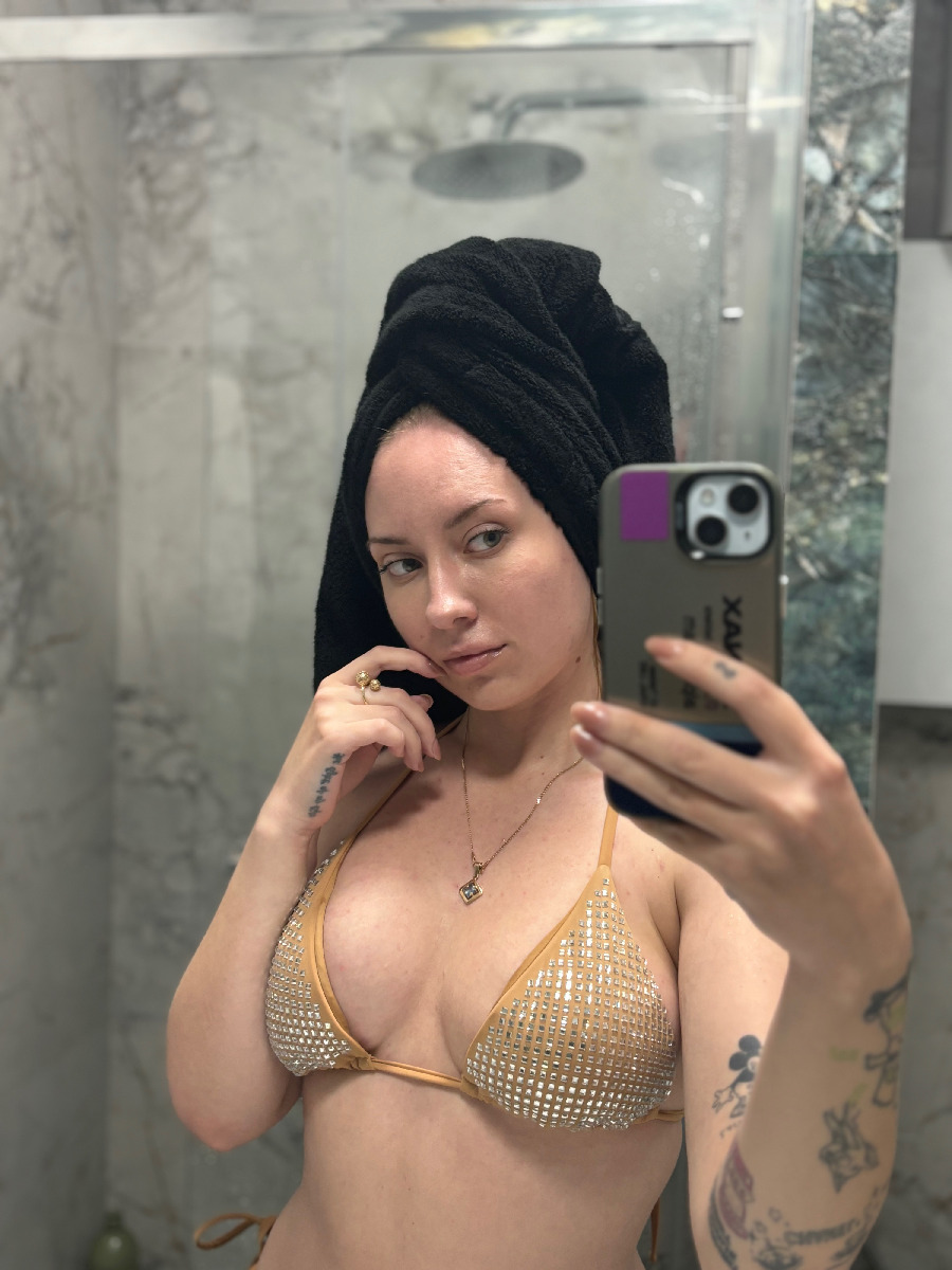 Nude girl KateV in Mumbai