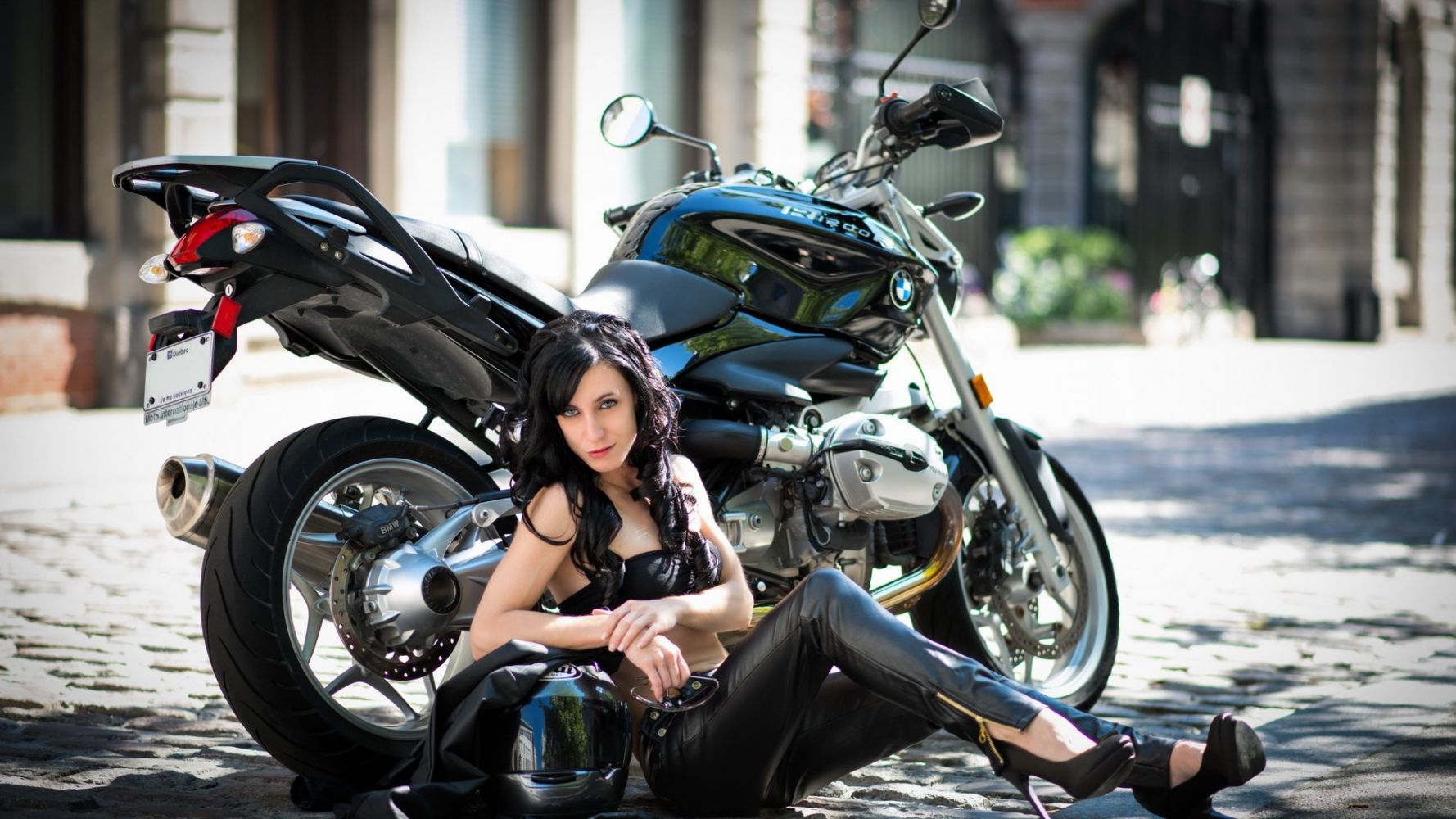 Fresh photos, fresh mood — European women on bikes online in Mumbai