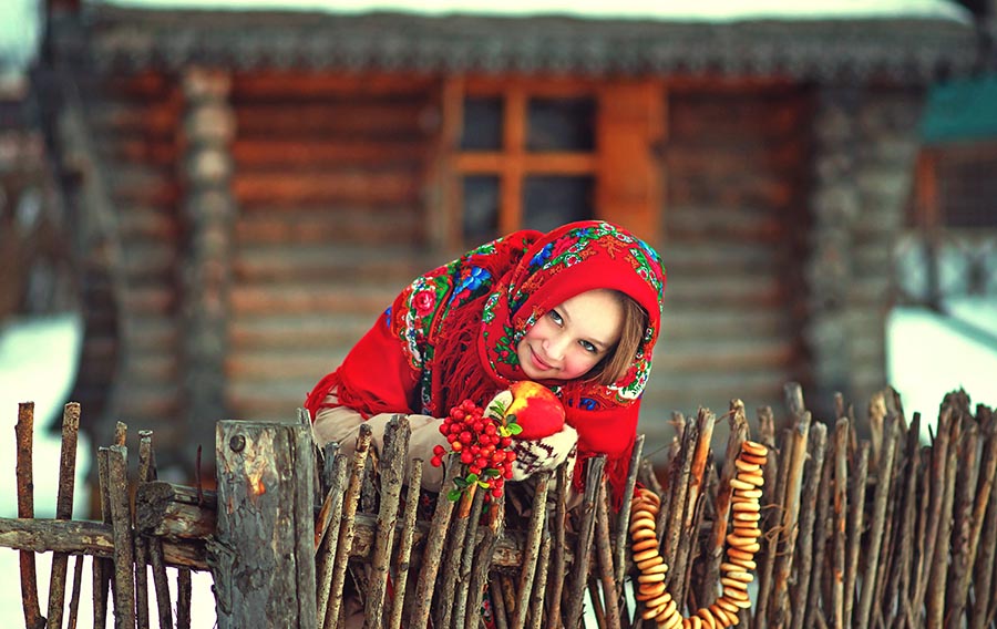 Sexy girl Women in Slavic costumes in Mumbai