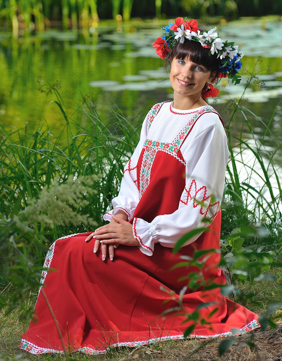 Beautiful girl Girls in Slavic costumes in Mumbai