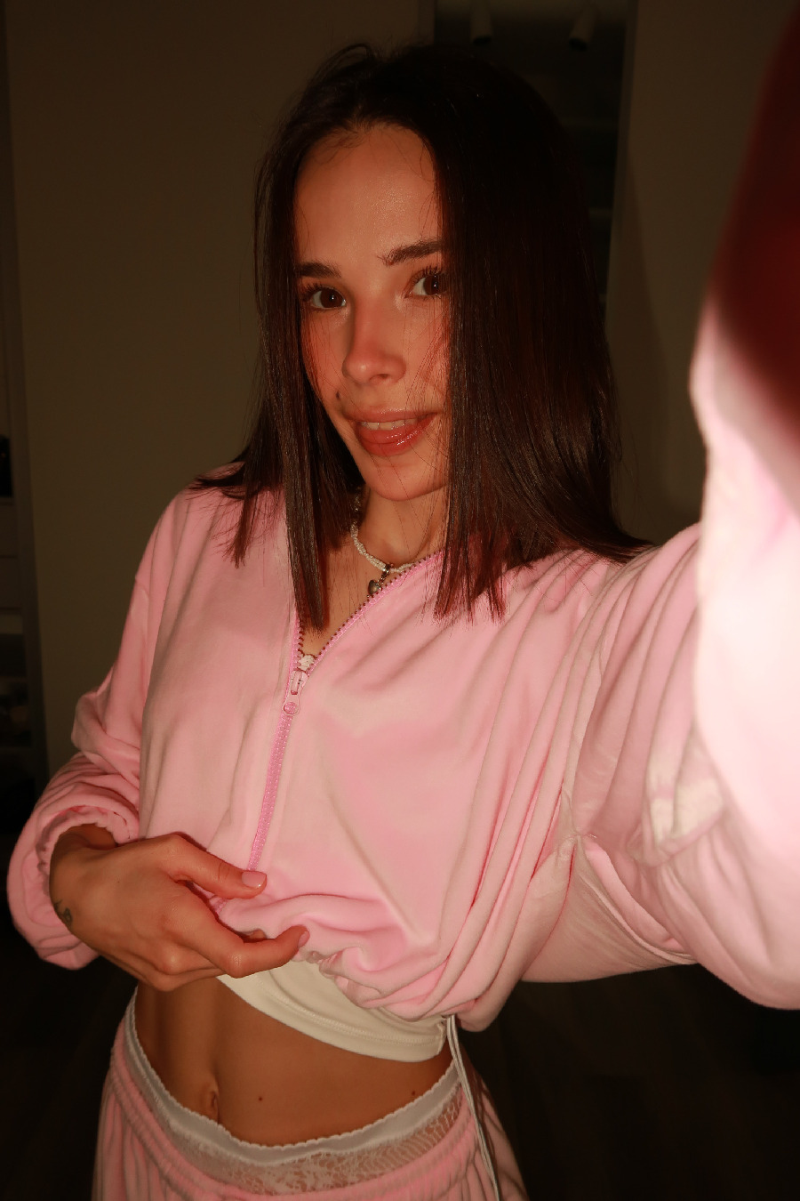 Tina brings the glow — live moments in Mumbai