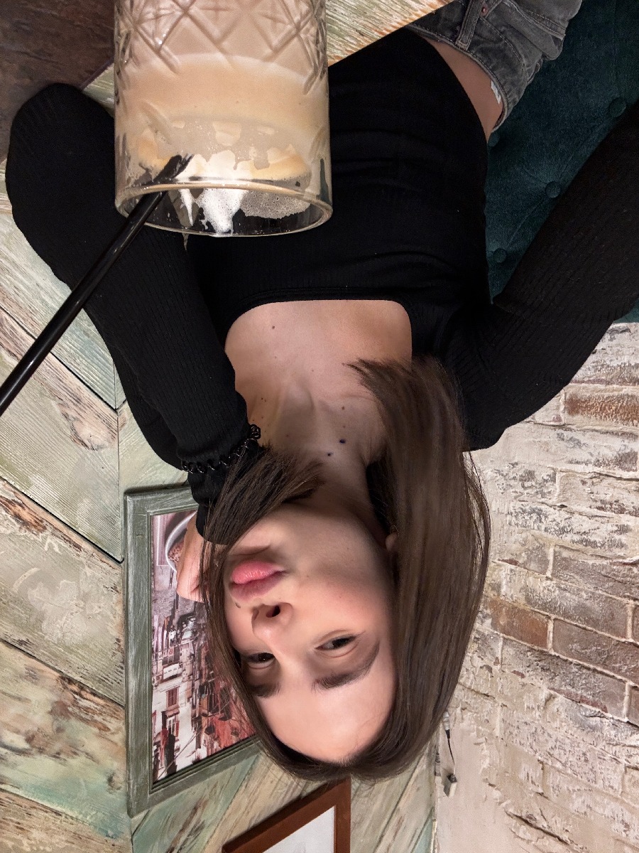 Fresh photos, fresh mood — Tina online in Mumbai